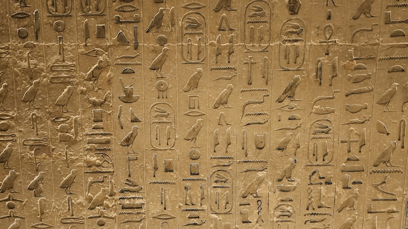 古代エジプトの宝石文化をやさしく解説｜意味・種類・装飾品の魅力までわかる完全ガイド
